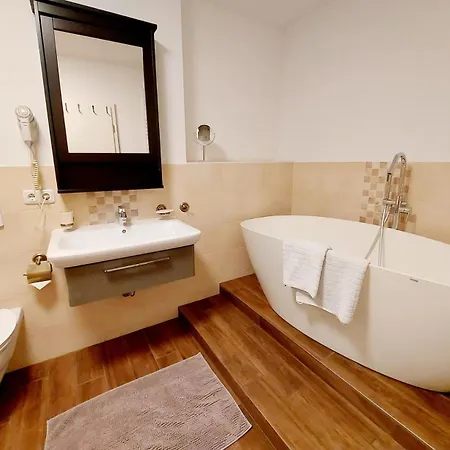 Hochwertige Ferienwohnung Direkt Am Wasser Mit Balkon Apartment *