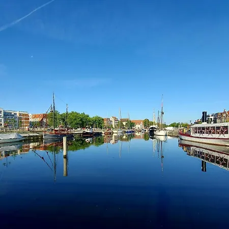 Hochwertige Ferienwohnung Direkt Am Wasser Mit Balkon * Greifswald