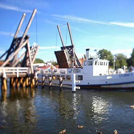 Hochwertige Ferienwohnung Direkt Am Wasser Mit Balkon Apartment Greifswald