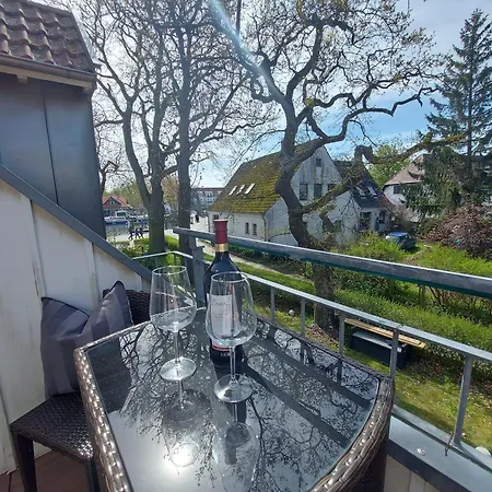 Apartment Hochwertige Ferienwohnung Direkt Am Wasser Mit Balkon *